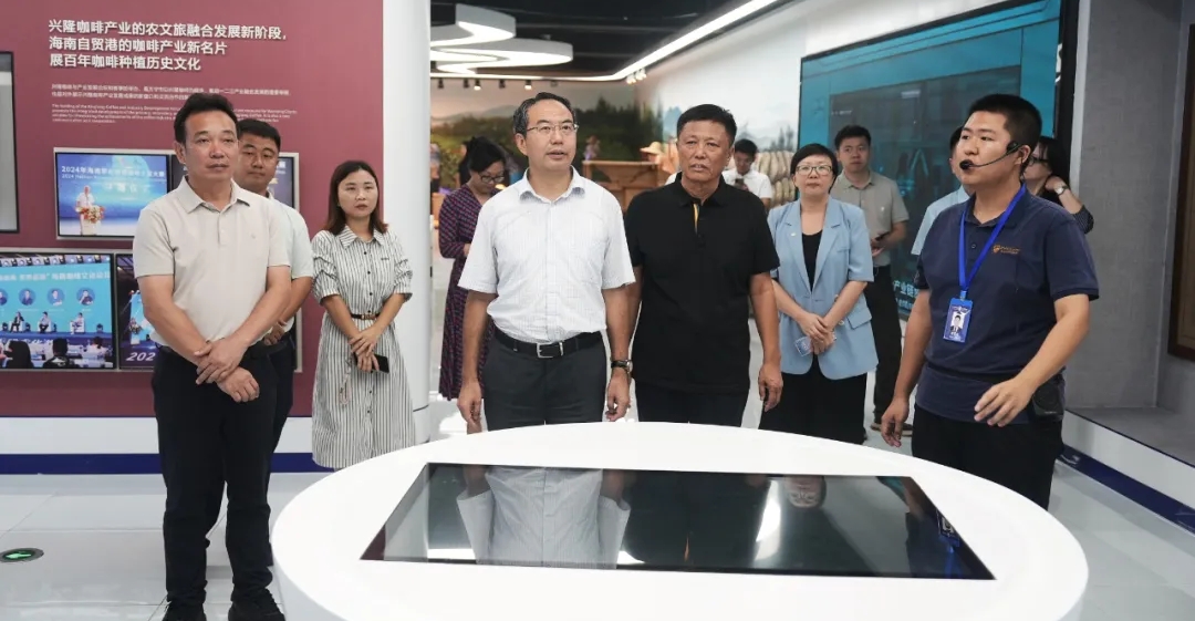王斌到万宁调研精神文明建设及基层理论宣讲工作