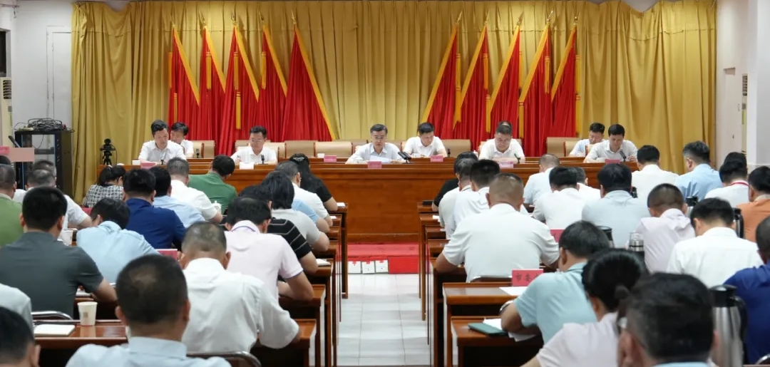 万宁召开深入贯彻中央八项规定精神学习教育集中整治推进会
