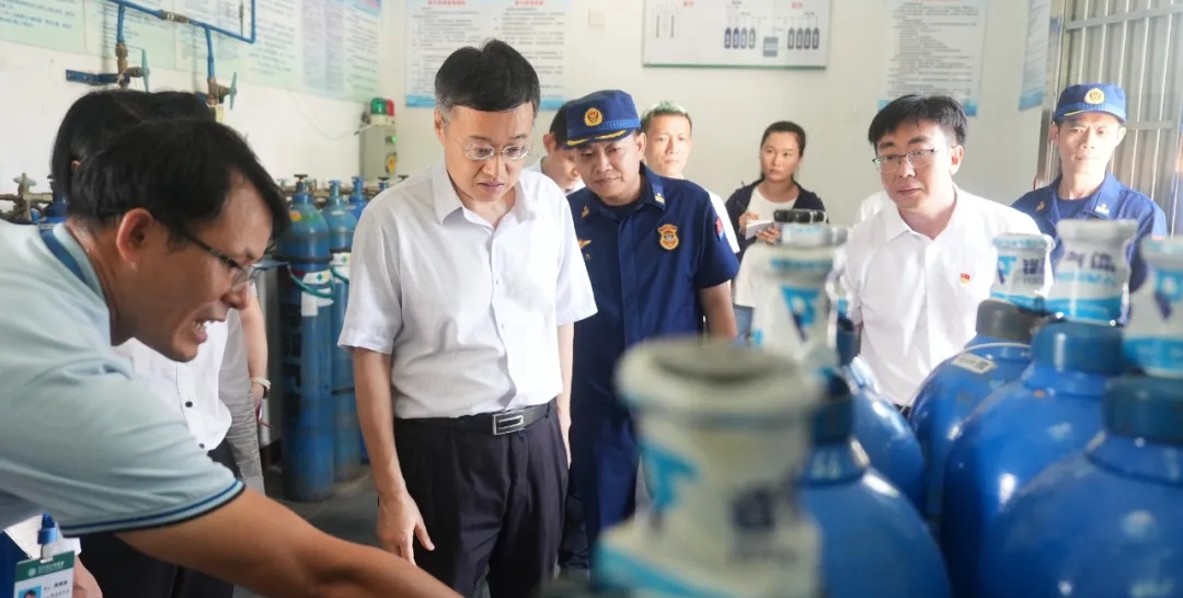 盖文启调研深入贯彻中央八项规定精神学习教育开展情况和医院、学校、养老院等消防安全隐患排查化解工作