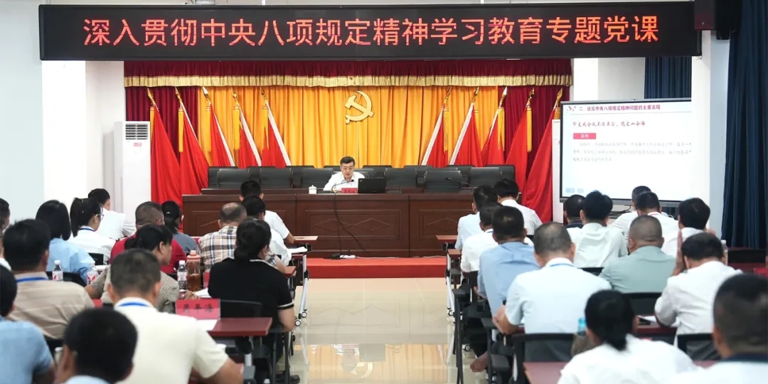 盖文启到万城镇讲授学习教育专题党课并调研软弱涣散基层党组织整顿工作
